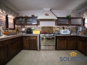 Casa comercial av. Americas Cuenca