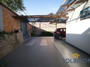 Casa comercial av. Americas Cuenca