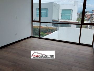 Espectacular Casa de Venta por Estrenar en Cumbayá - La Primavera 2
