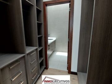Espectacular Casa de Venta por Estrenar en Cumbayá - La Primavera 2