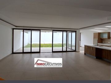 Espectacular Casa de Venta por Estrenar en Cumbayá - La Primavera 2