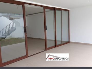 Espectacular Casa de Venta por Estrenar en Cumbayá - La Primavera 2