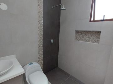 Espectacular Casa de Venta por Estrenar en Cumbayá - La Primavera 2