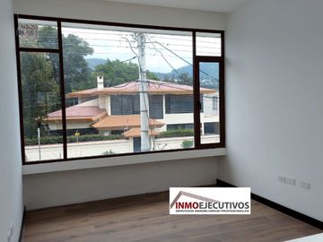 Espectacular Casa de Venta por Estrenar en Cumbayá - La Primavera 2