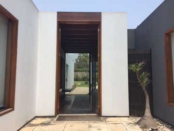 VENDO CASA CON PISCINA EN URB. LA PLANICIE – LA MOLINA