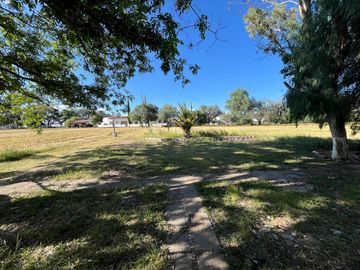 VENDO RANCHO 5.5 HECTAREAS CARRETERA SAN MIGUEL A DOLORES, CON CASAS, CABALLERIZAS, POZO, PEGADAS AL RIO LAJA Y CARRETERA DEL LADO DE DOLORES, HIDALGO