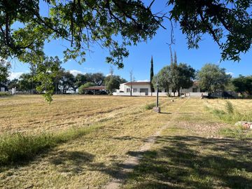 VENDO RANCHO 5.5 HECTAREAS CARRETERA SAN MIGUEL A DOLORES, CON CASAS, CABALLERIZAS, POZO, PEGADAS AL RIO LAJA Y CARRETERA DEL LADO DE DOLORES, HIDALGO