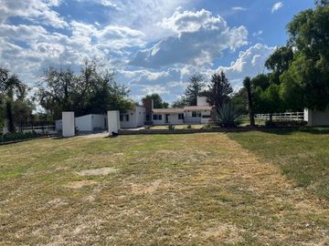 VENDO RANCHO 5.5 HECTAREAS CARRETERA SAN MIGUEL A DOLORES, CON CASAS, CABALLERIZAS, POZO, PEGADAS AL RIO LAJA Y CARRETERA DEL LADO DE DOLORES, HIDALGO