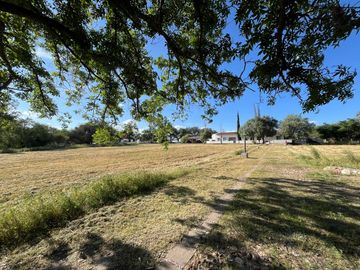 VENDO RANCHO 5.5 HECTAREAS CARRETERA SAN MIGUEL A DOLORES, CON CASAS, CABALLERIZAS, POZO, PEGADAS AL RIO LAJA Y CARRETERA DEL LADO DE DOLORES, HIDALGO