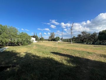 VENDO RANCHO 5.5 HECTAREAS CARRETERA SAN MIGUEL A DOLORES, CON CASAS, CABALLERIZAS, POZO, PEGADAS AL RIO LAJA Y CARRETERA DEL LADO DE DOLORES, HIDALGO
