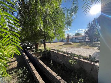VENDO RANCHO 5.5 HECTAREAS CARRETERA SAN MIGUEL A DOLORES, CON CASAS, CABALLERIZAS, POZO, PEGADAS AL RIO LAJA Y CARRETERA DEL LADO DE DOLORES, HIDALGO