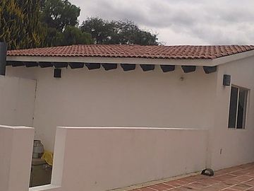 VENDO RANCHO 5.5 HECTAREAS CARRETERA SAN MIGUEL A DOLORES, CON CASAS, CABALLERIZAS, POZO, PEGADAS AL RIO LAJA Y CARRETERA DEL LADO DE DOLORES, HIDALGO