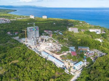 1 Bedroom Unit with Balcony at Royal Oceancrest Panglao