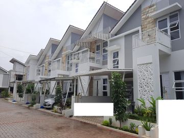 Rumah Medin Pancoran Mas, Split Level Townhouse,Baru Mewah Murah Syariah Dekat Tol Depok Jual Dijual