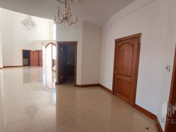 VENTA DE AMPLIA CASA EN RINCON DE LAS LOMAS