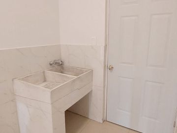 VENTA DE AMPLIA CASA EN RINCON DE LAS LOMAS