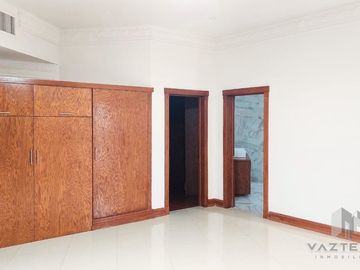 VENTA DE AMPLIA CASA EN RINCON DE LAS LOMAS