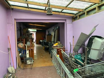 Gran casa con destino comercial y Habitacional , 300 m2 terreno y 156 m2 construídos.