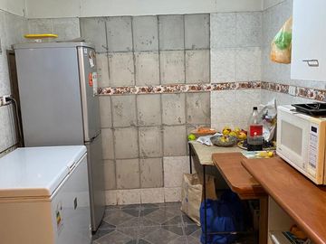 Gran casa con destino comercial y Habitacional , 300 m2 terreno y 156 m2 construídos.