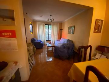 Gran casa con destino comercial y Habitacional , 300 m2 terreno y 156 m2 construídos.