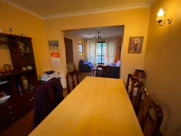 Gran casa con destino comercial y Habitacional , 300 m2 terreno y 156 m2 construídos.