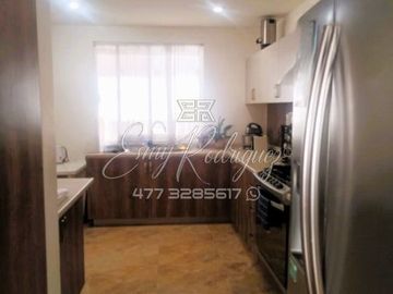 CASA EN VENTA EN LOMAS DEL REFUGIO, LEÓN, GTO; EXCELENTE PRECIO, FRENTE A LA ANTORCHA