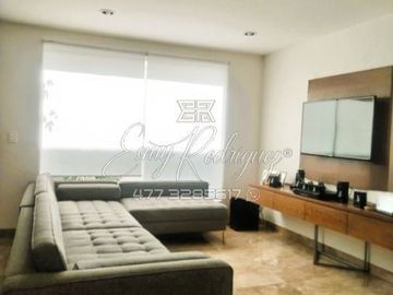 CASA EN VENTA EN LOMAS DEL REFUGIO, LEÓN, GTO; EXCELENTE PRECIO, FRENTE A LA ANTORCHA