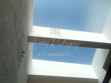 CASA EN VENTA EN LOMAS DEL REFUGIO, LEÓN, GTO; EXCELENTE PRECIO, FRENTE A LA ANTORCHA