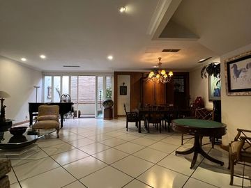 RUMAH DEPAN TAMAN at Jl KEDIRI / MENTENG, JAKPUS