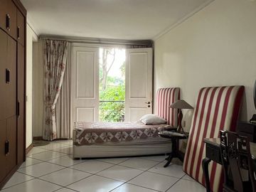 RUMAH DEPAN TAMAN at Jl KEDIRI / MENTENG, JAKPUS