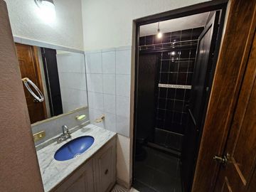 CASA EN VENTA EN METEPECSE VENDE ESPACIOSA CASA EN LA COLONIA JIMENEZ GALLARDO A PIE DE CALLE. RODEADA DE TODOS LOS SERVICIOS: A UNOS PASOS DEL ISSSTE