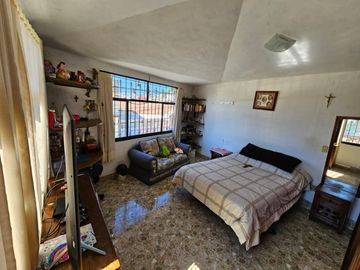 CASA EN VENTA EN METEPECSE VENDE ESPACIOSA CASA EN LA COLONIA JIMENEZ GALLARDO A PIE DE CALLE. RODEADA DE TODOS LOS SERVICIOS: A UNOS PASOS DEL ISSSTE