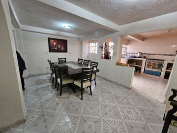CASA EN VENTA EN METEPECSE VENDE ESPACIOSA CASA EN LA COLONIA JIMENEZ GALLARDO A PIE DE CALLE. RODEADA DE TODOS LOS SERVICIOS: A UNOS PASOS DEL ISSSTE