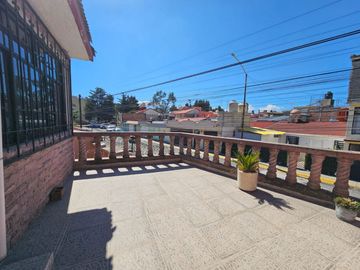 CASA EN VENTA EN METEPECSE VENDE ESPACIOSA CASA EN LA COLONIA JIMENEZ GALLARDO A PIE DE CALLE. RODEADA DE TODOS LOS SERVICIOS: A UNOS PASOS DEL ISSSTE
