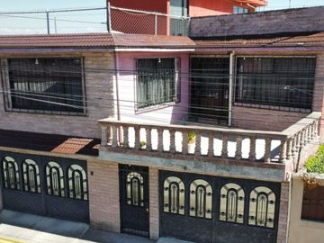 CASA EN VENTA EN METEPECSE VENDE ESPACIOSA CASA EN LA COLONIA JIMENEZ GALLARDO A PIE DE CALLE. RODEADA DE TODOS LOS SERVICIOS: A UNOS PASOS DEL ISSSTE