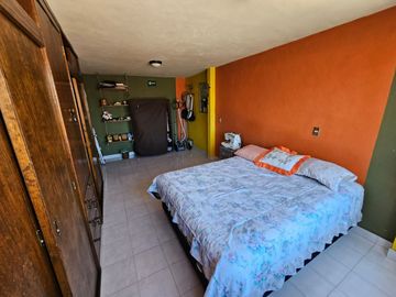 CASA EN VENTA EN METEPECSE VENDE ESPACIOSA CASA EN LA COLONIA JIMENEZ GALLARDO A PIE DE CALLE. RODEADA DE TODOS LOS SERVICIOS: A UNOS PASOS DEL ISSSTE