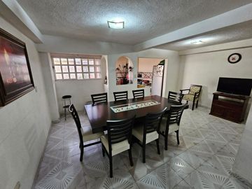CASA EN VENTA EN METEPECSE VENDE ESPACIOSA CASA EN LA COLONIA JIMENEZ GALLARDO A PIE DE CALLE. RODEADA DE TODOS LOS SERVICIOS: A UNOS PASOS DEL ISSSTE