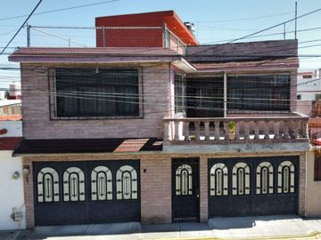 CASA EN VENTA EN METEPECSE VENDE ESPACIOSA CASA EN LA COLONIA JIMENEZ GALLARDO A PIE DE CALLE. RODEADA DE TODOS LOS SERVICIOS: A UNOS PASOS DEL ISSSTE