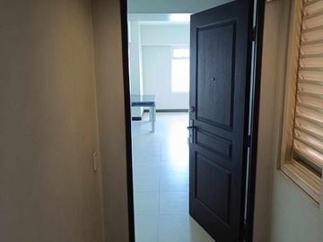 2 BR Serendra in BGC Taguig, condo for sale, with parking