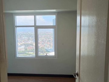 2 BR Serendra in BGC Taguig, condo for sale, with parking