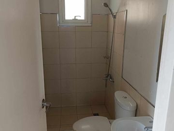 2 BR Serendra in BGC Taguig, condo for sale, with parking