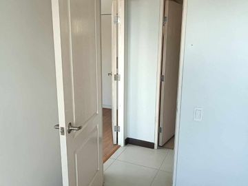 2 BR Serendra in BGC Taguig, condo for sale, with parking