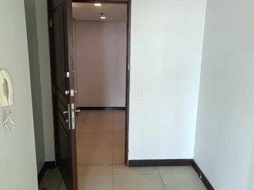 2 BR Serendra in BGC Taguig, condo for sale, with parking