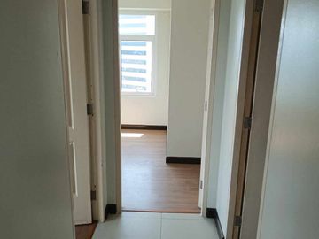 2 BR Serendra in BGC Taguig, condo for sale, with parking