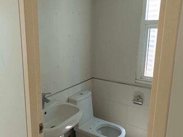 2 BR Serendra in BGC Taguig, condo for sale, with parking