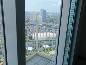 2 BR Serendra in BGC Taguig, condo for sale, with parking