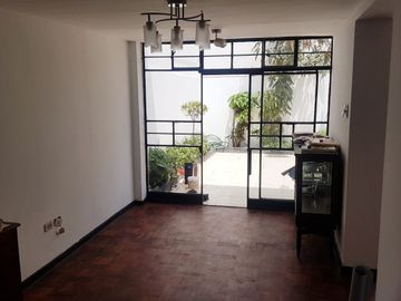 GRAN OPORTUNIDAD DE VIVIR A UN PASO DE TODO!!.. EXCLUSIVA CASA EN URB. TUPAC AMARU - LA VICTORIA (mmartinez lima1)