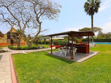 Propiedad en Pachacamac: Nave Industrial con Área Agroindustrial y 3 Casas