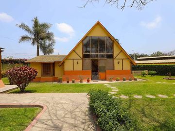 Propiedad en Pachacamac: Nave Industrial con Área Agroindustrial y 3 Casas