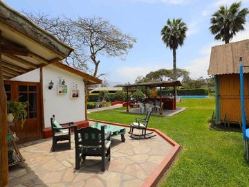 Propiedad en Pachacamac: Nave Industrial con Área Agroindustrial y 3 Casas